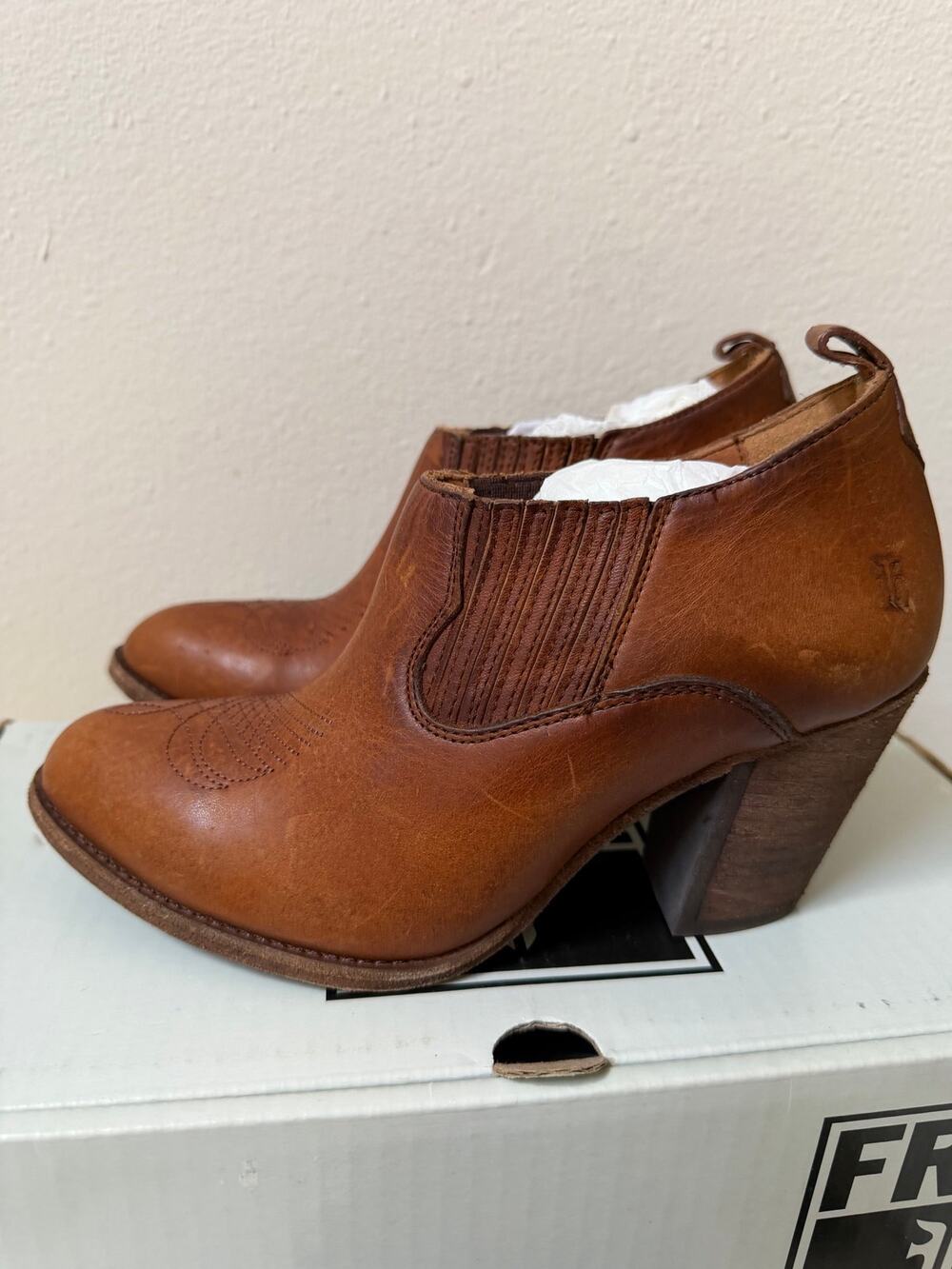 Frye Sacha Short Cognac Brown Leather Western Ankle Boots Booties 6B NWOT